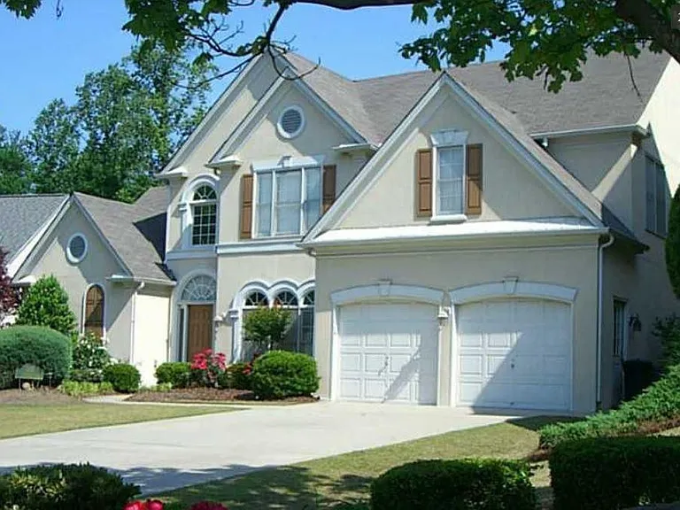 215 Smithdun Ln — Photo 2