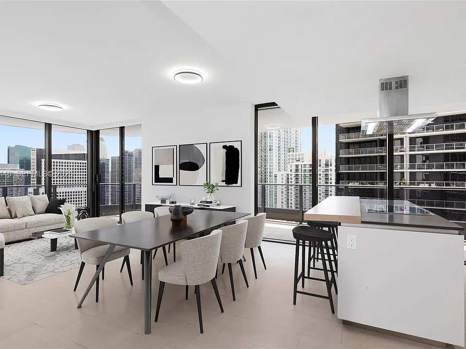 1000 Brickell Plz #4015