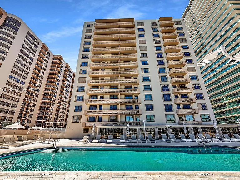 10185 Collins Ave #606 — Photo 8