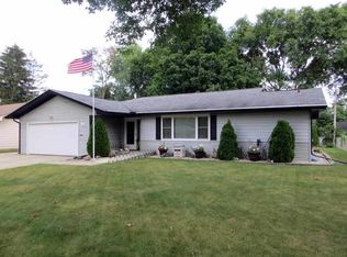 1154 N Claremont Dr, Janesville, WI 53545
