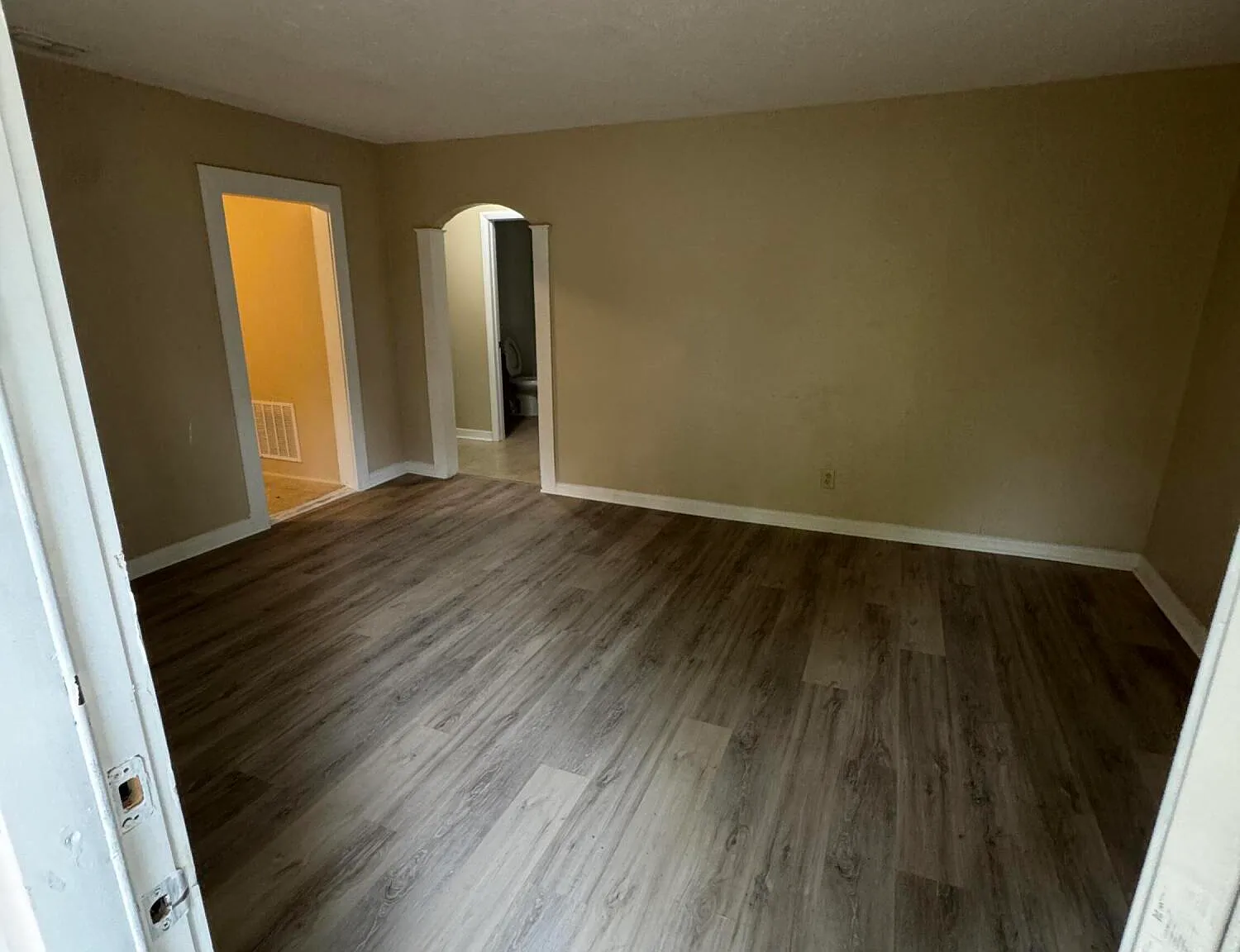 3 bed, 1.0 bath, 1100 sqft, $1,250 — Photo 3
