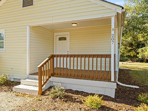3rd image of 207 Mullins St