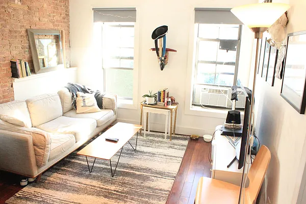 Rented by True Real Estate Group | media 19