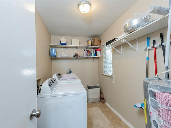 4th image of 543 Demarett Dr #31