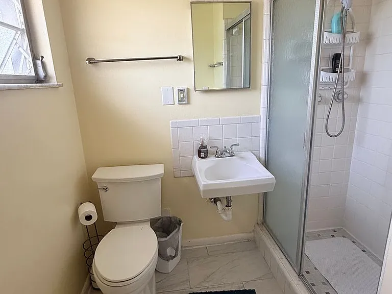 385 E Wildmere Ave — Photo 17