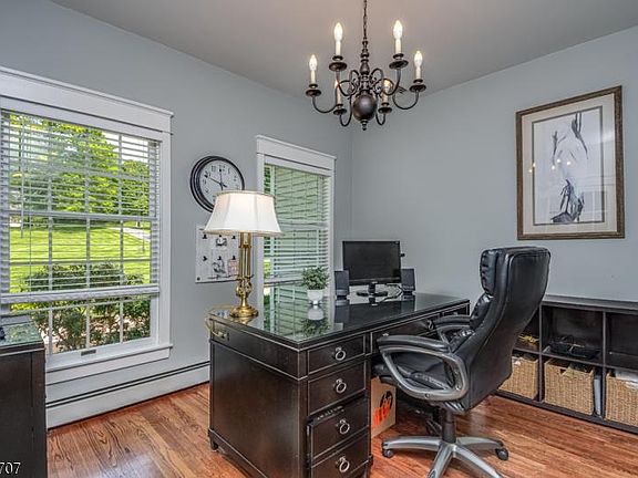 5th image of 23 Chaucer Dr
