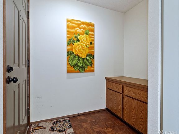 3rd image of 23301 Lakeview Dr