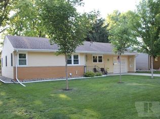 153 Sunny Cir, Mason City, IA 50401