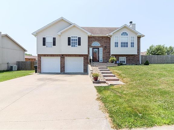 2nd image of 1210 Wildflower St