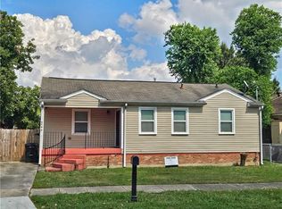 5745 Cameron Blvd, New Orleans, LA 70122