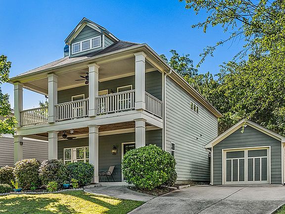 Detached garage &curb appeal