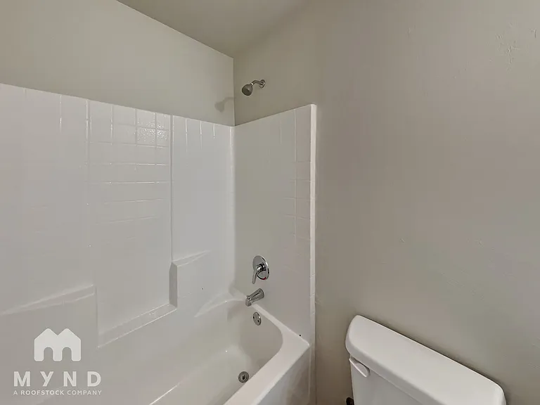 1716 Lanesboro Dr — Photo 13