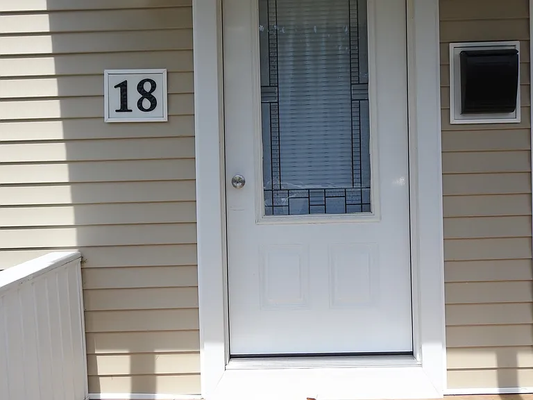 18 Pine St — Photo 2