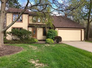 28652 Estates Ct, Solon, OH 44139