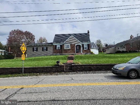 60 W Hanover St, Spring Grove, PA 17362