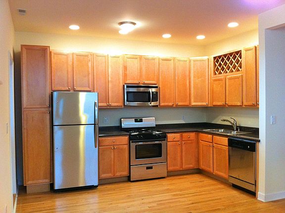 5th image of 1431 W Huron St #1R
