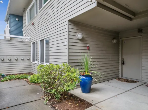 87 N Hayden Bay Dr, Portland, OR 97217