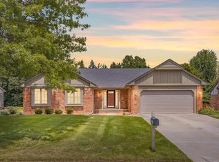 40920 Knightsford Rd, Northville, MI 48168