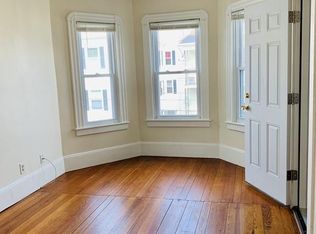 194 Davis St #3W, New Bedford, MA 02746