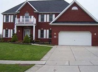 6 Sussex Ln, Lancaster, NY 14086