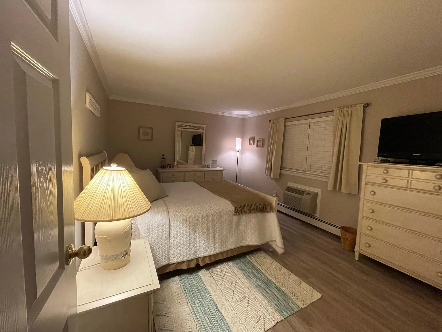 1 bed, 800 sqft, $2,400 — Photo 2