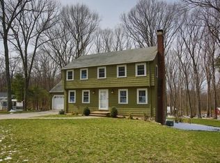 13 Horseshoe Rd, Chelmsford, MA 01824