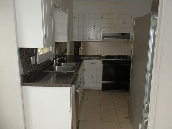 4th image of 110 Thornwood Dr SW