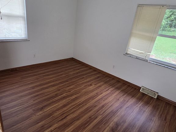 3rd image of 188 Waldorf Dr