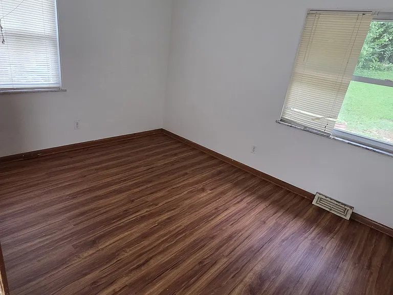 188 Waldorf Dr — Photo 3