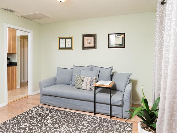 5th image of 1824 Oakwood Trl