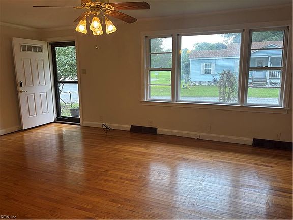4th image of 26044 Colonial St