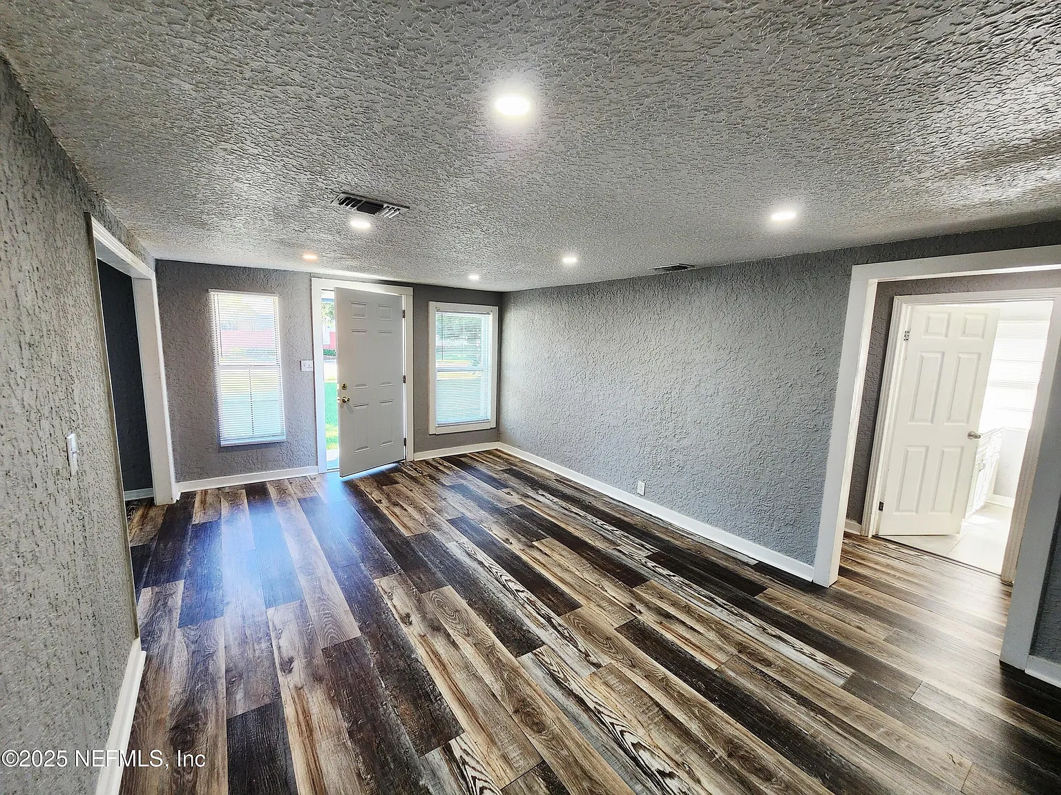 2 bed, 1.0 bath, 1010 sqft, $1,350 — Photo 2