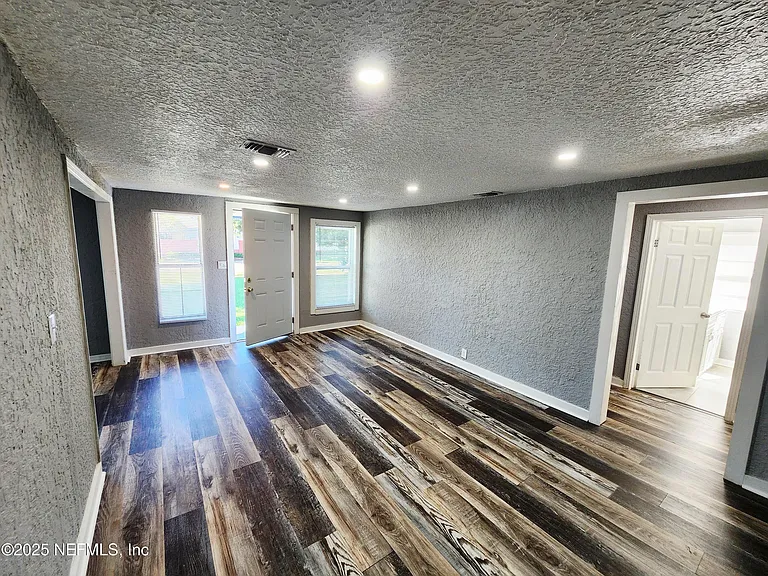 3238 Townsend Blvd — Photo 2