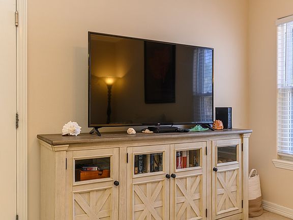 4th image of 125 E Esperanza St #9