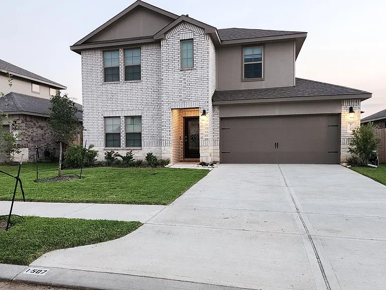 1507 Maple Ridge Dr — Photo 2
