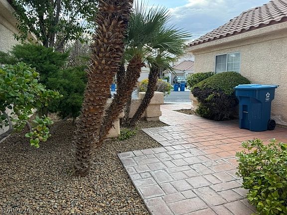 4th image of 2328 Babcock Dr
