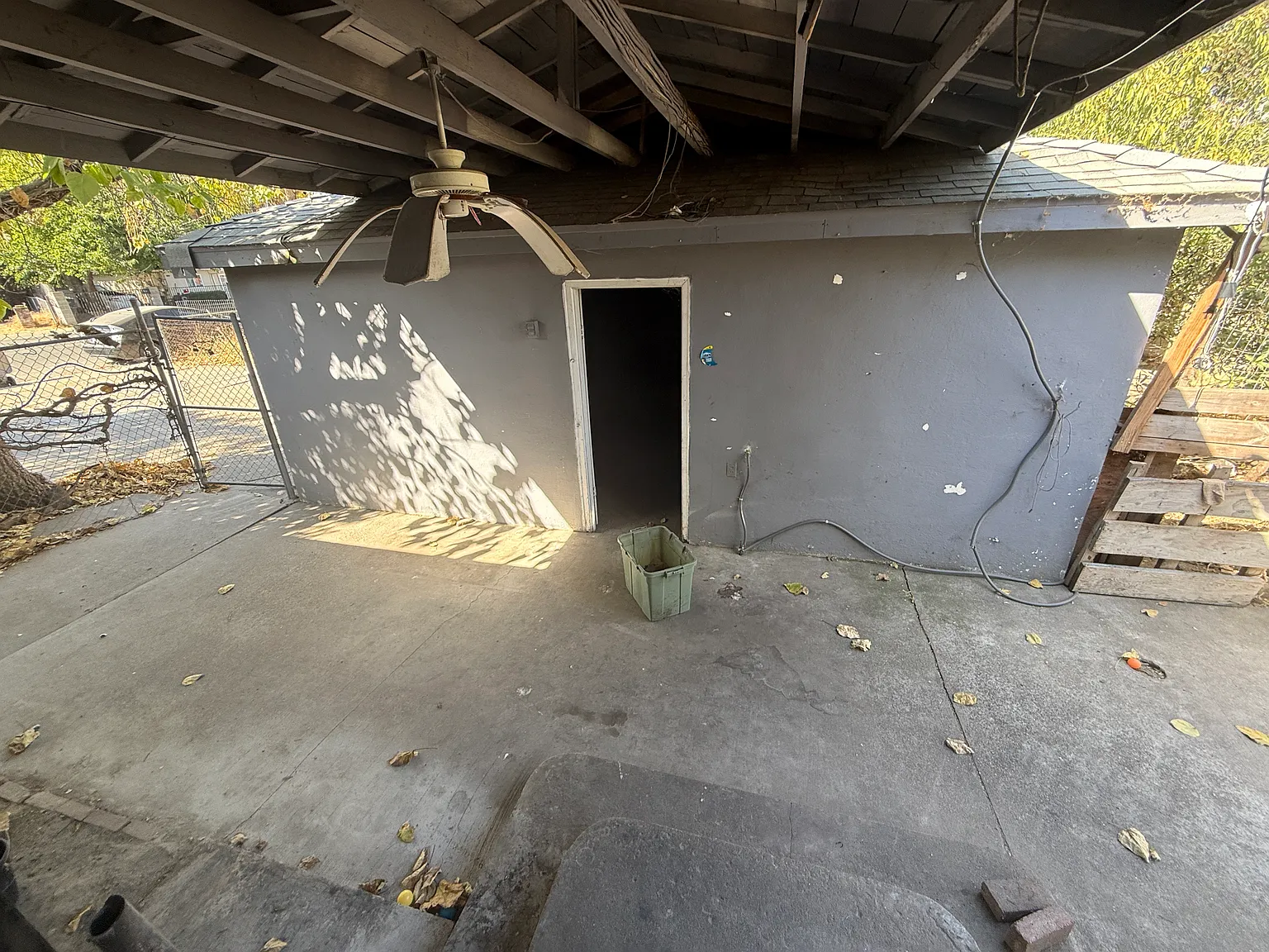 3 bed, 1.5 bath, 1800 sqft, $2,400 — Photo 3