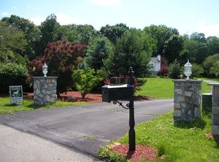 35 Grove Ct, Fishkill, NY 12524