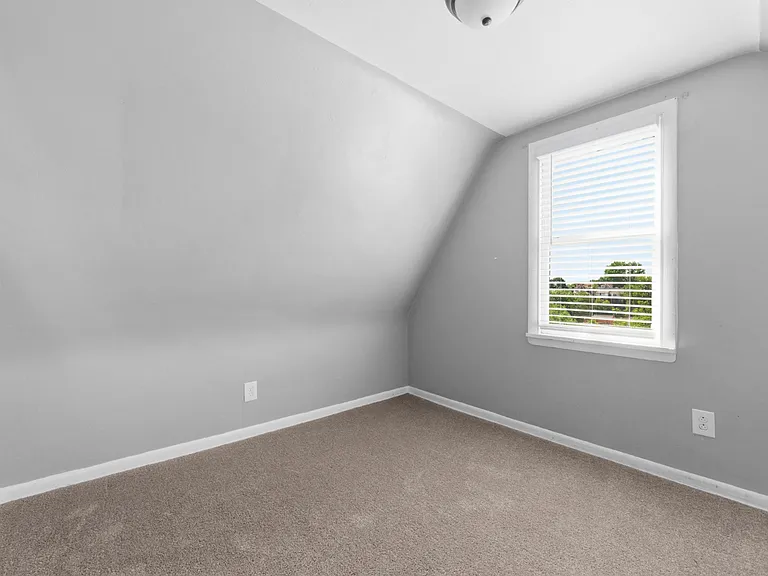 2725 Connecticut Ave — Photo 15