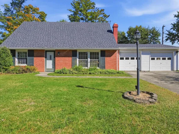 2204 N Roxbury Ln, Muncie, IN 47304