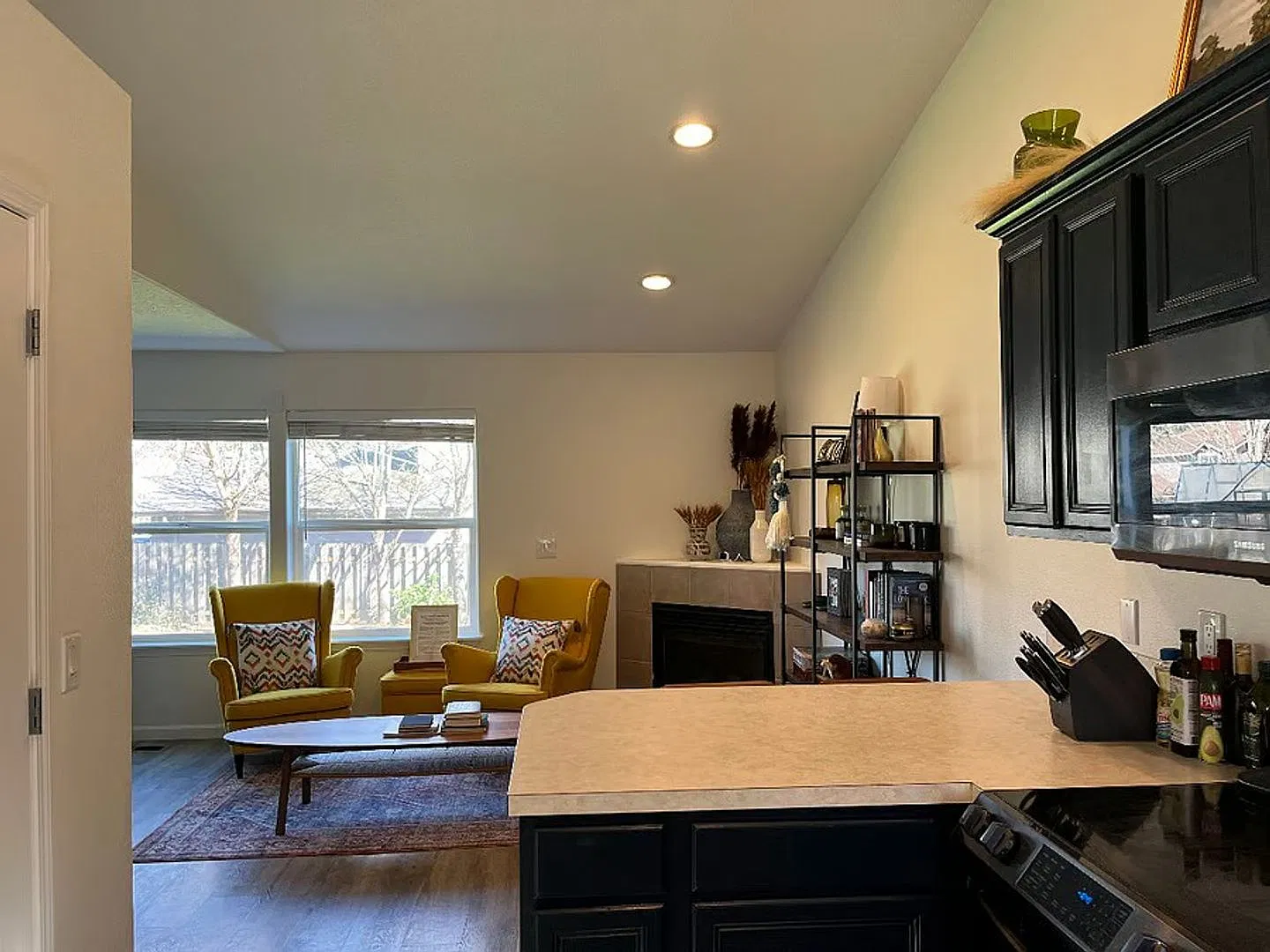 Furnished 3 Bedroom. 2.5 Bath Home in Dundee- Utilities Included — Photo 4