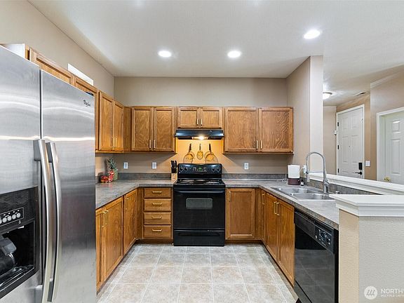 4th image of 4212 Edgewater Boulevard NE