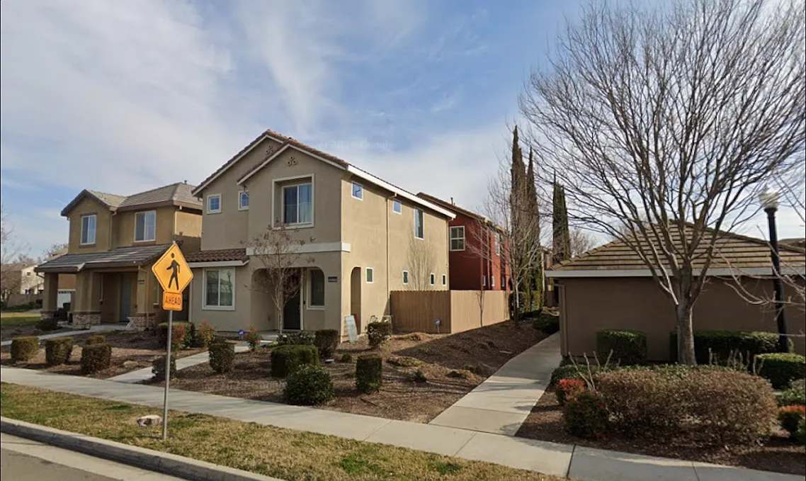 4 bed, 1737 sqft, $3,200 — Photo 2