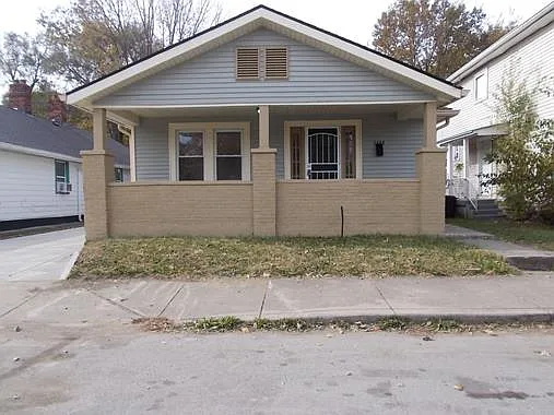 2444 Paris Ave photo 1
