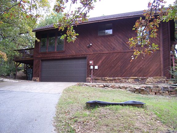 2nd image of 220 Belle Ln