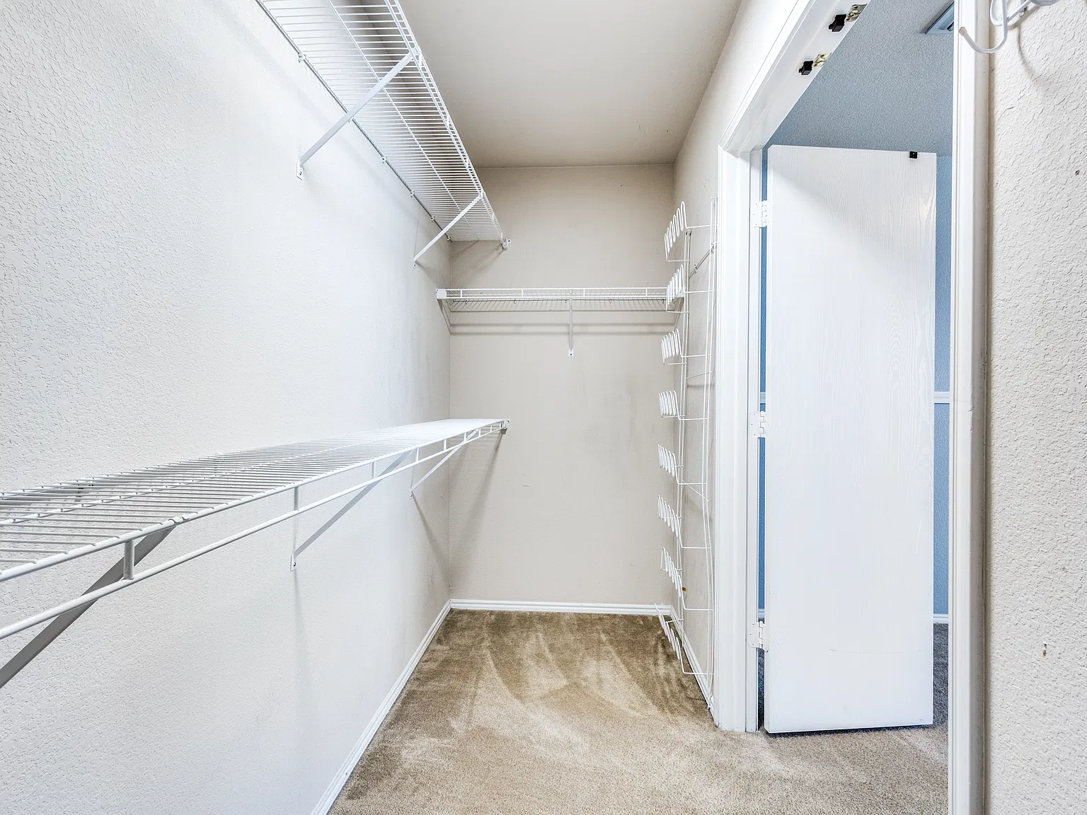 3 bed, 1619 sqft, $1,990 — Photo 3
