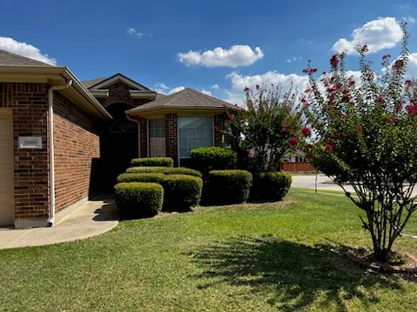 5000 Royal Burgess Dr, Fort Worth, TX 76135