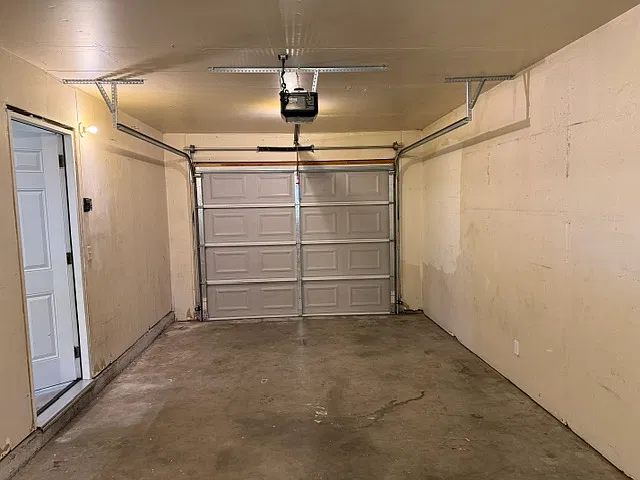 2 bed, 800 sqft, $2,200 — Photo 3