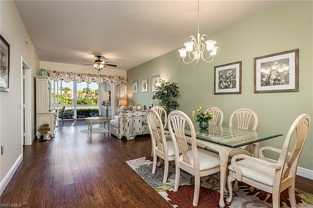 Beautiful wood laminate floors/volume ceilings