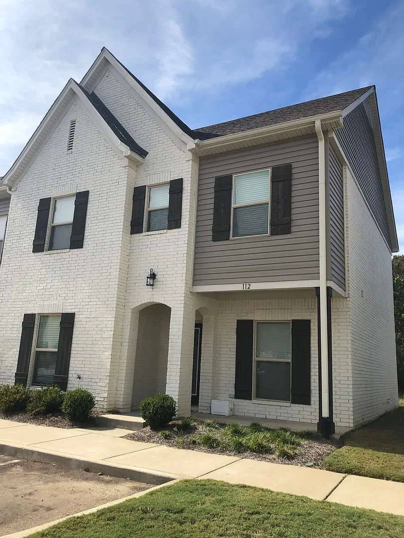 4BR/4.5 Bath For Rent — Photo 1